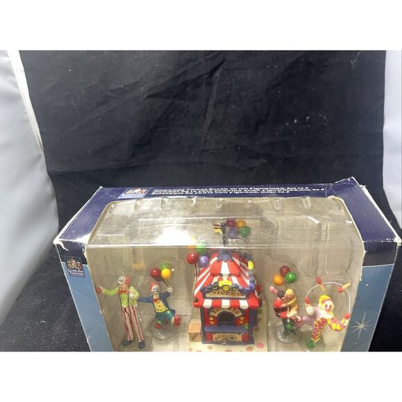Lemax 2006 Carnival Ticket Booth With Figurines Christmas Village #63563 - Picture 2 of 9